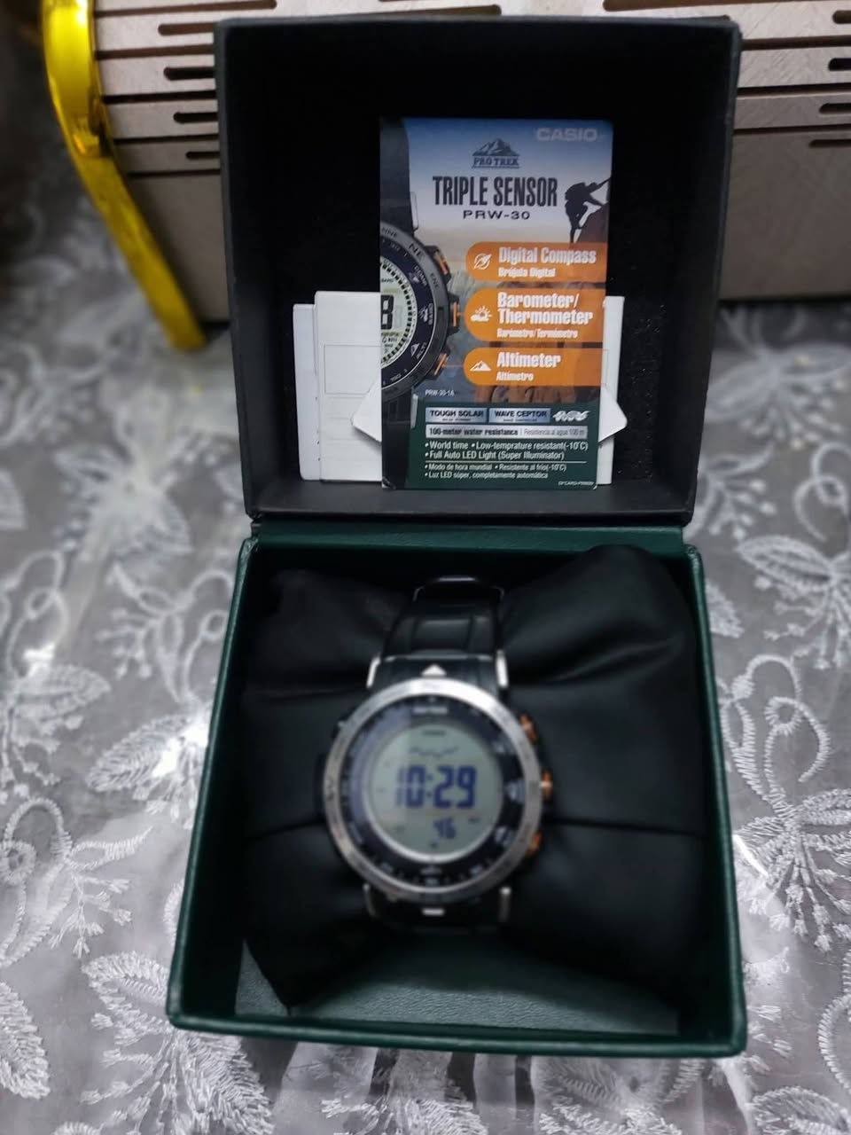 Casio protrek
نظيفه جدا ٩٩%

هذه الساعة تتميز بكونها تعمل بالطاقة الشمسية، ومقاومة للماء حتى عمق 200 متر، وتحتوي على مستشعرات للبوصلة، والارتفاع، والضغط الجوي. 
و مواصفات عديدة
L
***********  واتساب
