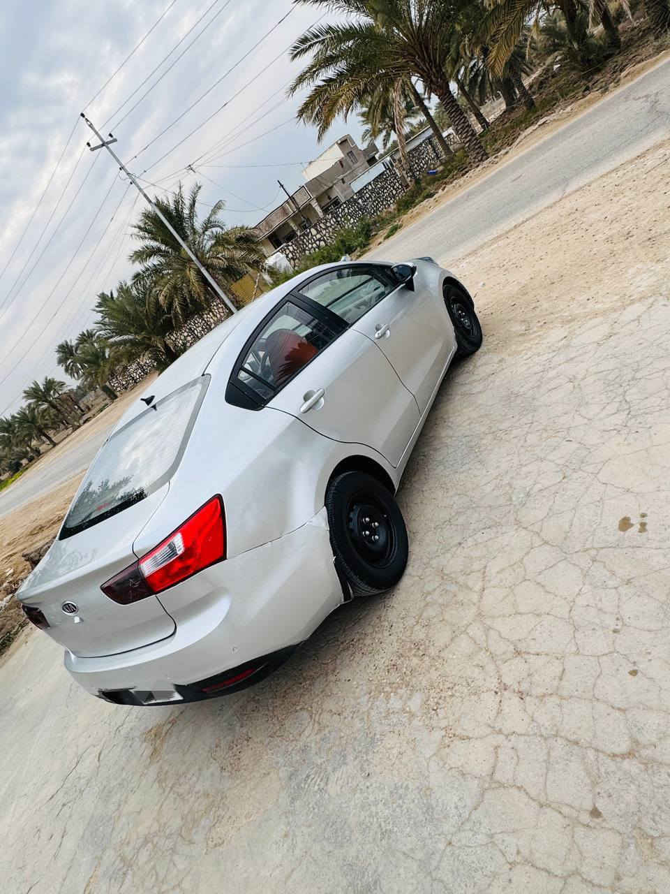 السلام عليكم
كيه ريو موديل 12 
رقم مثنى 
مكان واسط 
مصبوغه احزام جماليه   بدون  ضربه فقط جماليه 
تبريد ثلج 
السعر 77وبيه مجال 
للاستفسار اكثر  اتصال ***********
