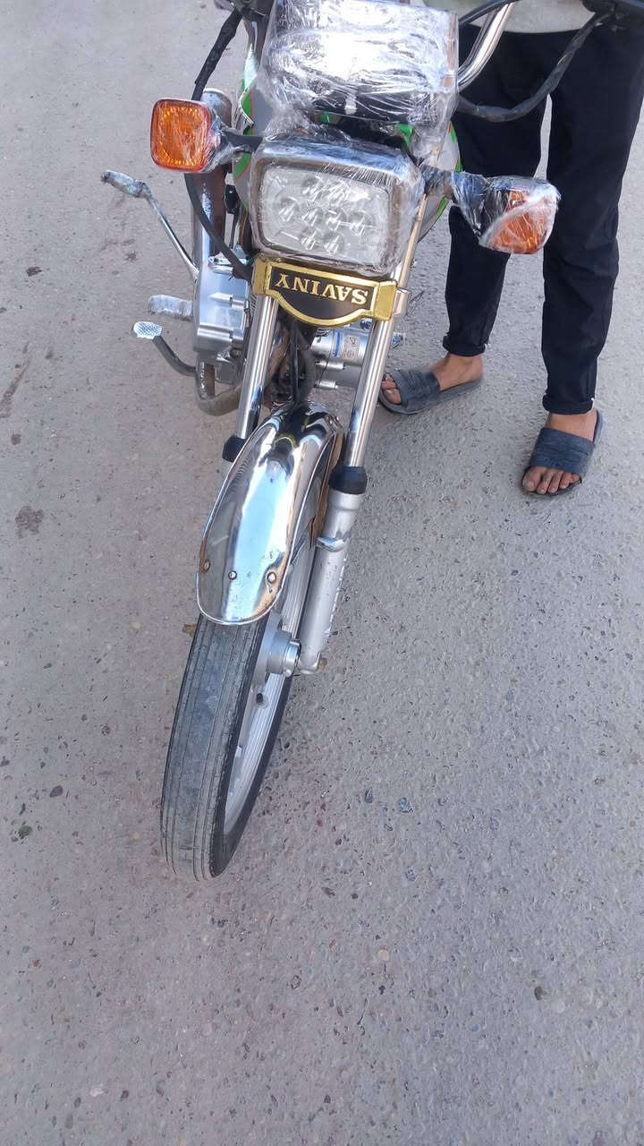 يالله سلام عليكم دراجة للبيع سيفان موديل 22 دراجة حلوه مال جناي السعر 650 وبيهه مجال مكاني بغداد المحموديه ناحية الرشيد رقمي ***********
