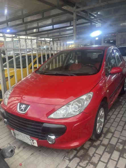 بيجو فرنسي موديل 2006 سياره جاهزة من كلشي كير محرك صدر تبريد مكفولات شاشه تاب ويل كب بيه صبغ نص لباب ودوسه بدون حادث جماليه فقط سعر ٥٥ بيه مجال قليل شراي يتصل مكاني بغداد لحبيبيه ***********رقمي بي واتساب
