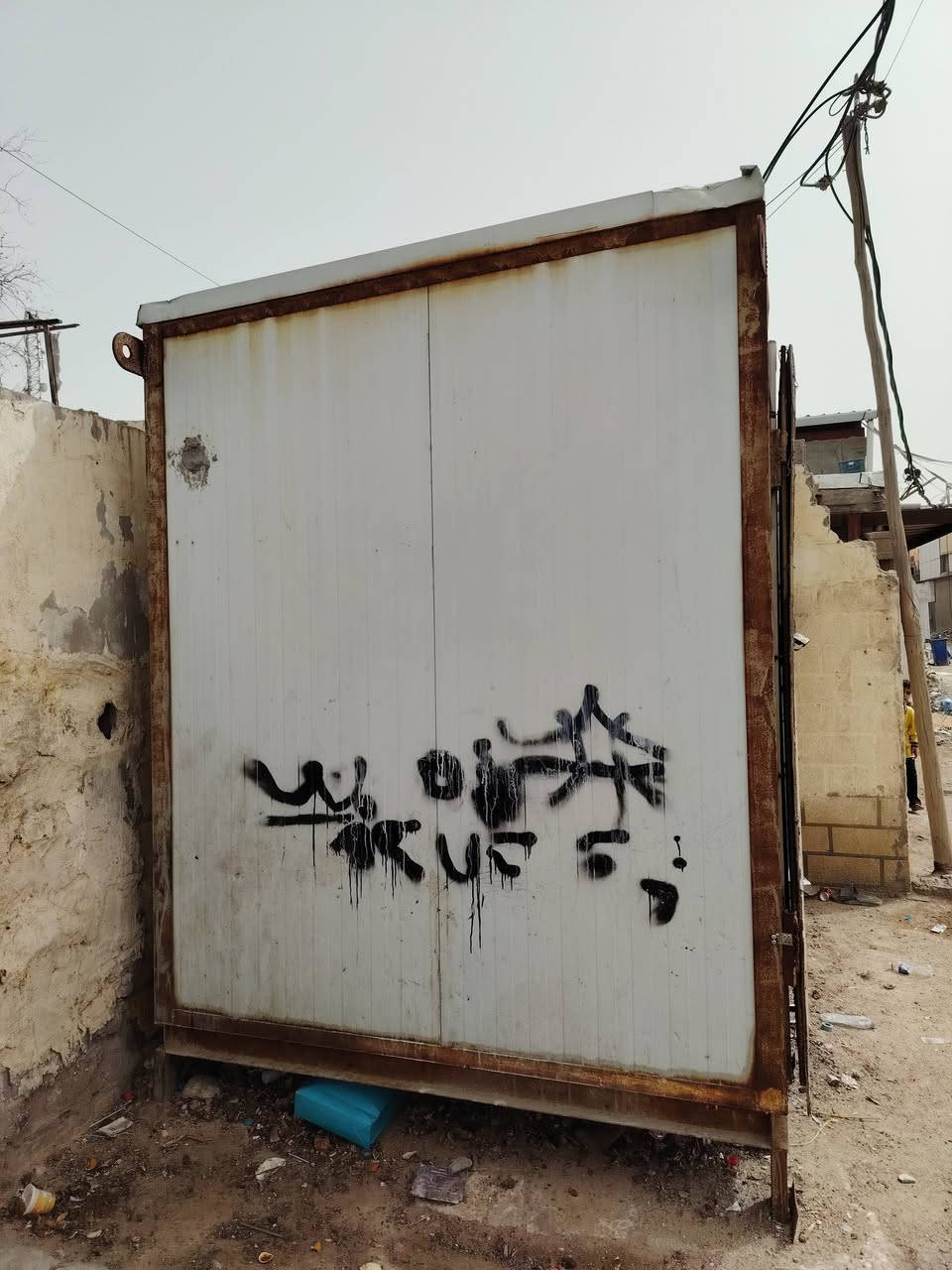 مكلف نشر كرفان 3x2 بصره معقلمع باب خشب خارجي التواصل مع صاحب الكرفان
***********
