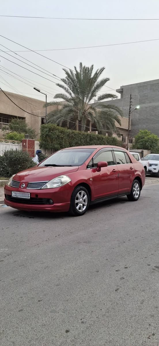 السلام عليكم 
نيسان تيدا موديل 2007 رقم بغداد دولي بأسمي . 
كير محرك نضيفات (محرك 1600)
تبريد شغال . 
بيها صبغ ٥ قطع بدون دواخل . والكشر واضح بالصور .
السعر ٦٧ وبيها مجال . مكان السياره بغداد العامريه للاستفسار اتصل عالرقم ( *********** ) بغداد, العراق
