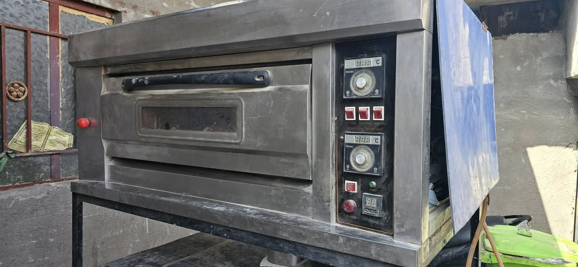 السلام عليكم عندي فرن مال بيزا نضبف شغال مابي اي شي اشتغلت بي ونوب كعدت بسبب عدم الخبره ماعرف سعره حالين ولله اني اخضته ب 500  فه قيم ب يرضي لله رقمي *********** وتساب  عنواني بغداد مدينه الصدر
