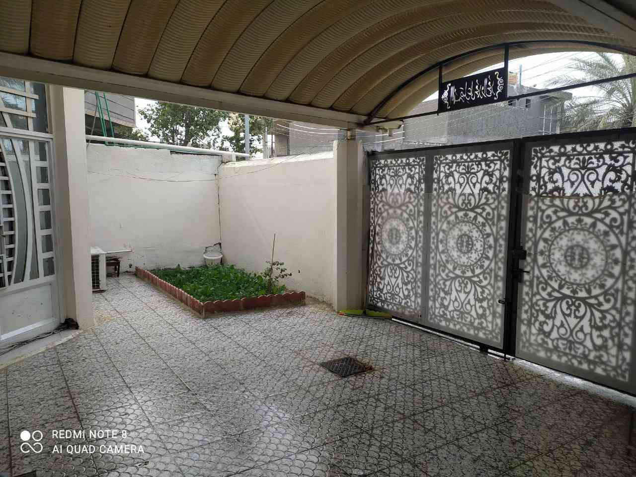 السلام عليكم دار اللبيع طابو صرف المساحه 150م الواجه 10م النزال 15م ابي غرق حي  السلام يتوفر كافة الخدمات ثاني قطعه عن الشارع التجاري الاستفسار عن السعر او تفاصيل اكثر الاتصال على الرقم وات ساب ***********
