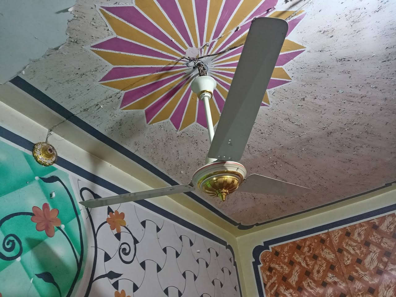 يا الله  بسم الله الرحمن الرحيم 
غراظ مقهى كمله للبيع التفاصيل اكتب تم واني ارسلك 
***********
