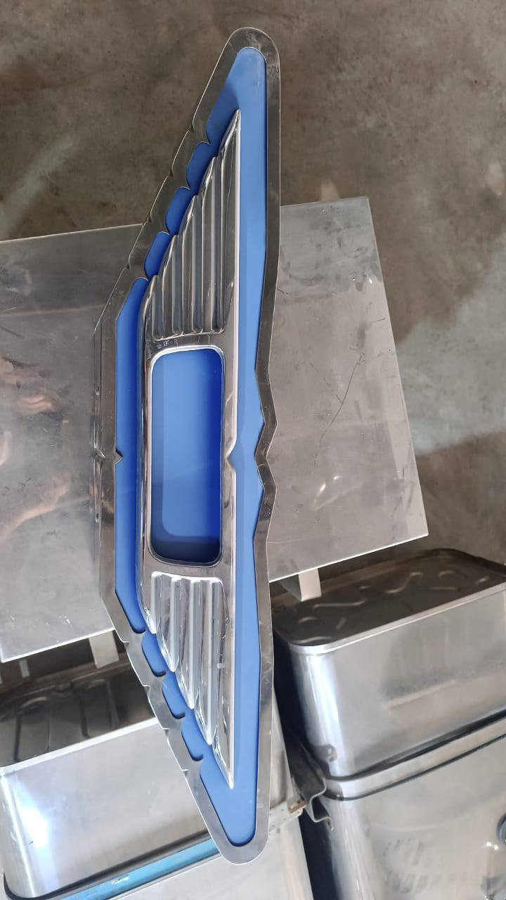 علامه ضوئيه اصليه يابانيه للبيع مكان ناصريه ***********
