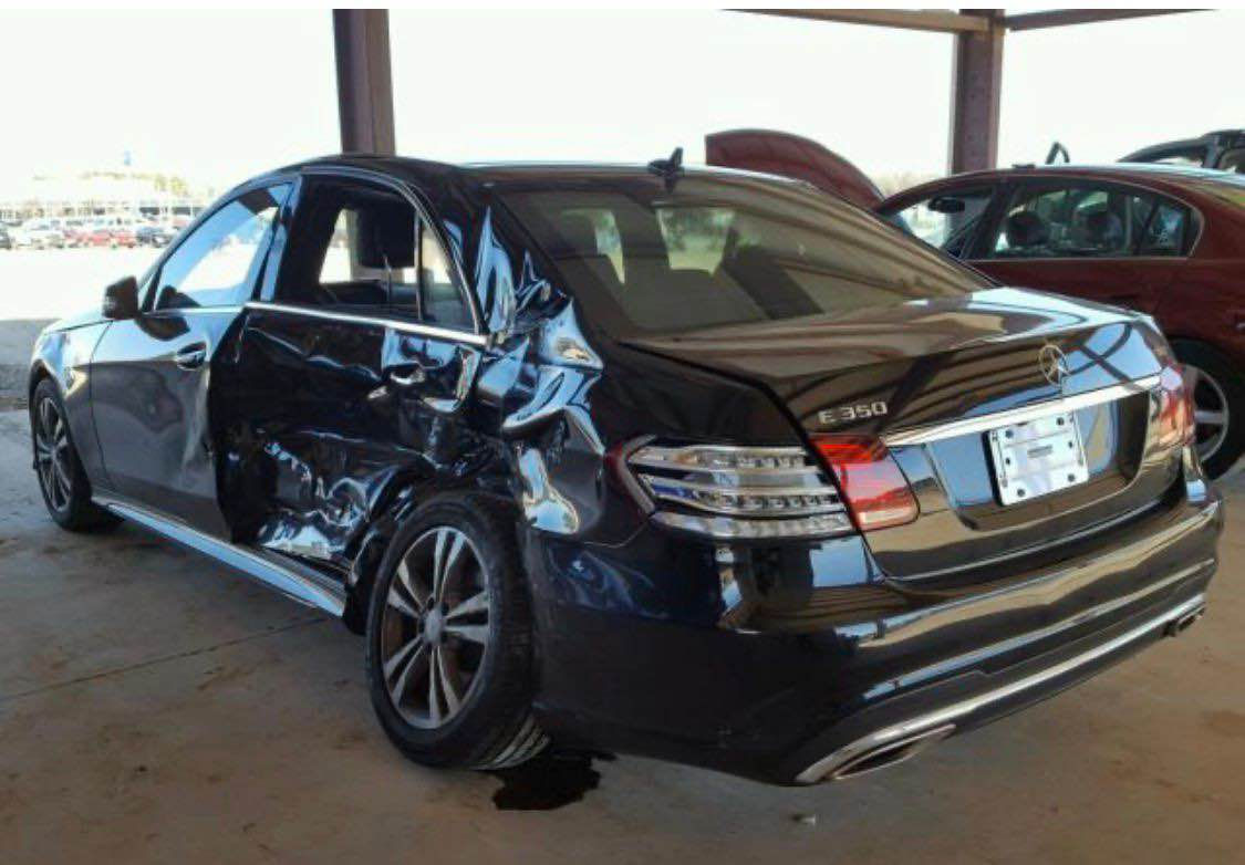 السلام عليكم 
مارسيدس E350 موديل 2016 
رقمها اربيل السيارة باسمي  السنوية لل2028 والهزة لشهر ال11
المحرك 3.5 (6) سلندر محرك CGE التقنيه الحديثه المرغوب. 
السيارة تو ويل 
 مواصفات الE class 
معروفة
شادلها داش كام اصلية من شركة فلبس 
فتحتة سقف
حساس أمامي خلفي 
كامره خلفيه
تبريد مناخي وتبريد قطعتين  
برده خلفيه
كشنات جلد وتدفئه وخزن ميموري انظمة قيادة 
كراسي كهرباء 
صندوك كهرباء
ستيرن كهرباء
تحكم ستيرن 
مثبت سرعة -ورادار- اوتو ستوب 
شفتات ستيرن 
شاشة شاشة اعطال وفول تحكمات 
اشاير بالمري لايتات زينون بك لايت لد
4 ابواب بصمه
وبعد بيها هواي مواصفات 
صورة الحادث الباب خلف السايق والجاملغ الخلفي بدون ايرباك  طاك والبجم كبس 

سعر السيارة18,000
وبيها مجال 
السيارة موجود بالاعظمية او بالدورة 
للاستفسار الاتصال بالرقم 
*********** بغداد, العراق
