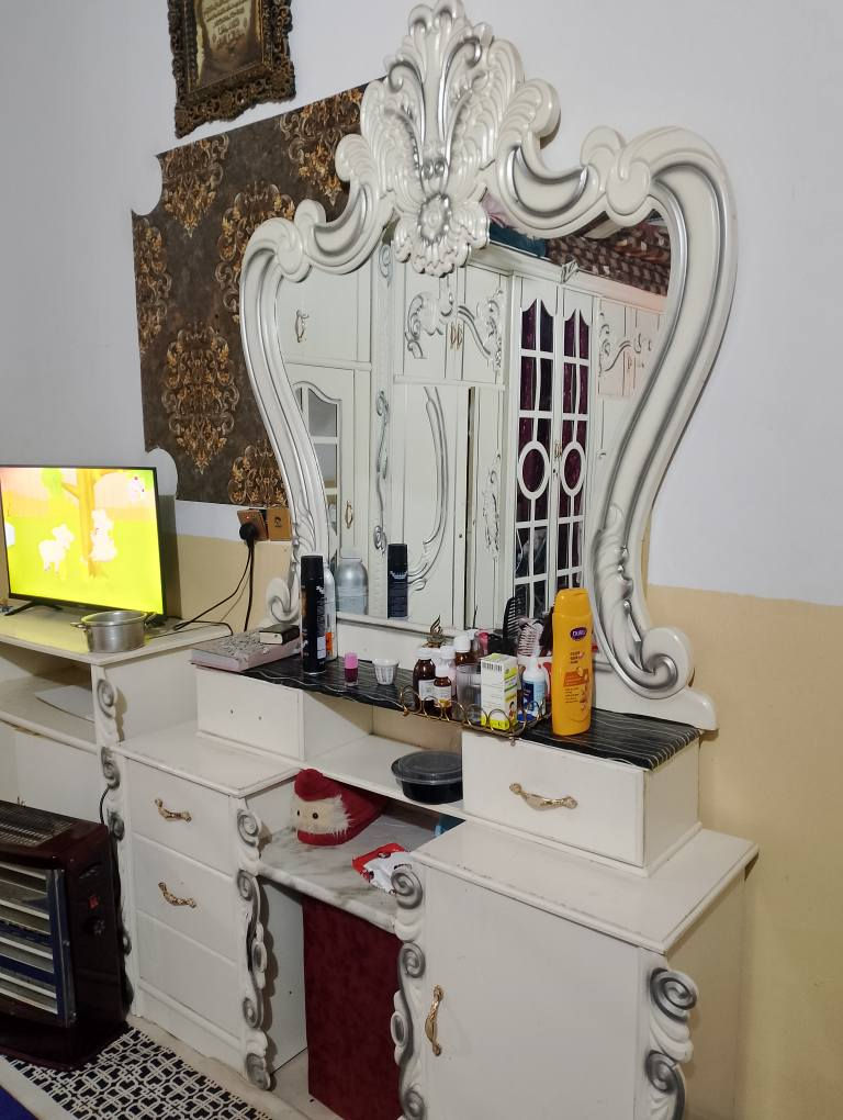 غرفه نوم استعمال أشهر للبيع مكونه من 8قطع سعر خاص لشراي فقط واتسا ***********
