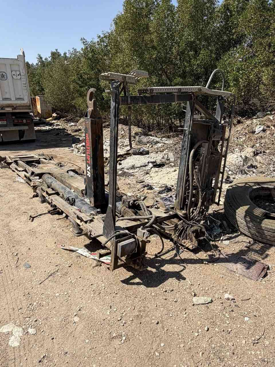 السلام عليكم جهاز كرين حاويات نفايات طوله 650 جديد موديل 2013 مكانه النجف الاشرف
***********
