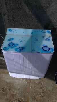 غسالة اطفال للبيع السعر ٤٠ وبيها  مجال للتواصل ٠٧٨١٣٩٤٣٥٩٧