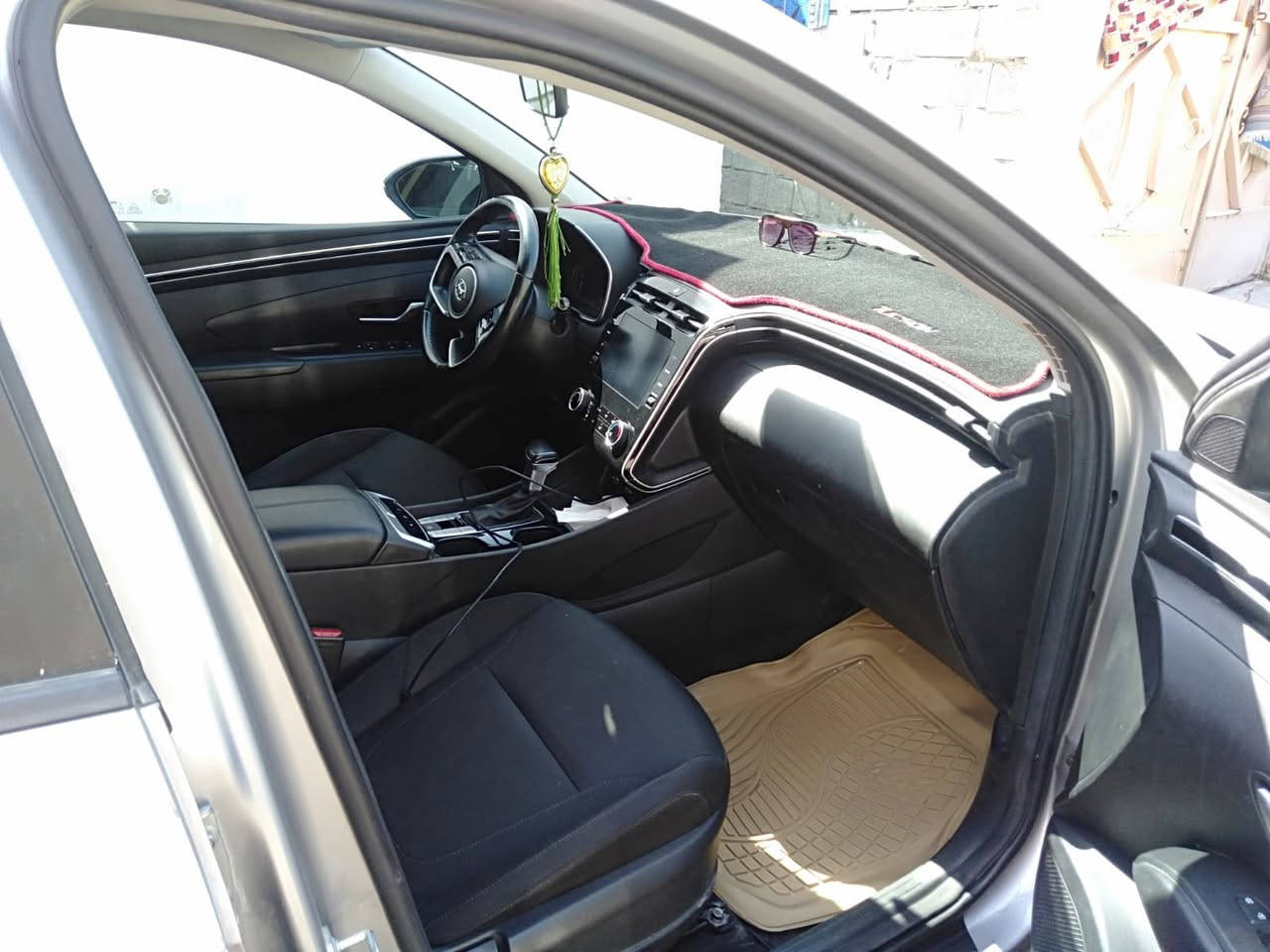 للبيع توكسان 2022 رقم بغداد الجديد وارد امريكي ضرر تبديل قطعتين باب وجاملغ  عكس السائق فول مواصفات عدا الفتحة دفع رباعي اربع بصمات قطعتين تبريد حساسات كاميرات رادرات 
محرك 2500 وبيها هواي مواصفات اخرى
السعر 185 وبيها مجال غير متواجد على الفيس للاتصال
***********
