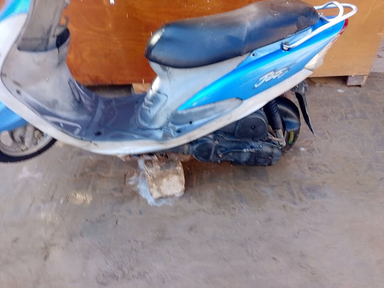 السلام عليكم دراجه ماكس منغولي حاويه ما مفتوحه كلشي معوزهه وستوني مبدل زوج تاير مكاني ديوانيه الاسكان مقابل المعهد الفني ***********
