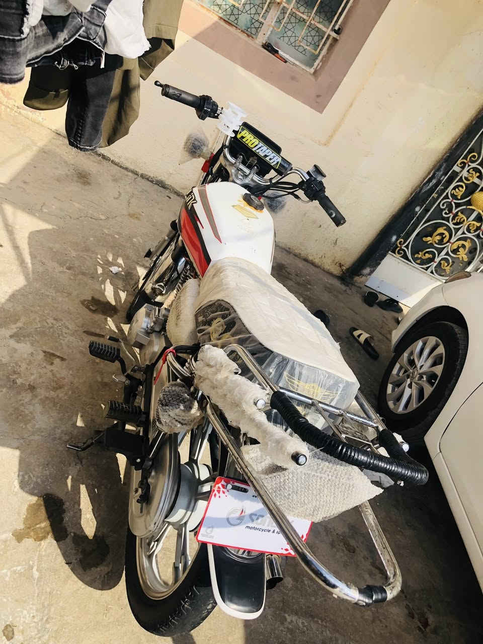 سلام عليكم دراجه للبيع سيفان موديل ٢٢شكل ٢٣ دراجه مكفوله من التاير لتاير نقص باتري بس ملاحظه (الصالنصه مو وياه)دراجه شلعه ومعدل سعر خاص او اتصل*********** مكان شهربان او مراوس حسب القناعه
