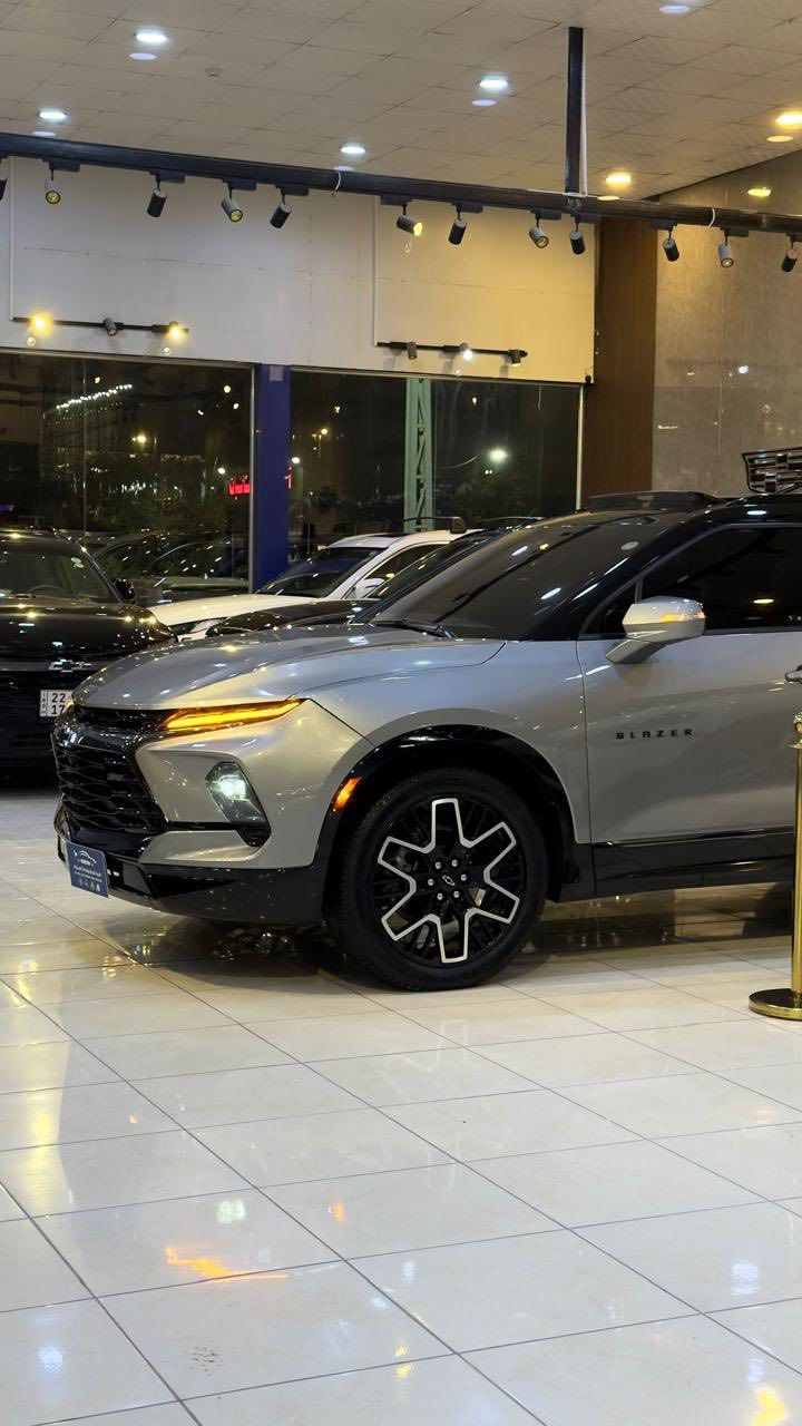 شوفر ليت بلايزر للبيع RS فول اعلى فئه 
الضرر جداً حفيف فقط البنيد مبدل السياره جديده وفول ولون سمنتي تو كلر علامه ضوئيه  المحرك V6 سلندر مواصفات RS معروفه فولل سعرها 260 ورقه  رقم لوحه اربيل وكالة او مداور 
استفسار 
0770 329 3301
