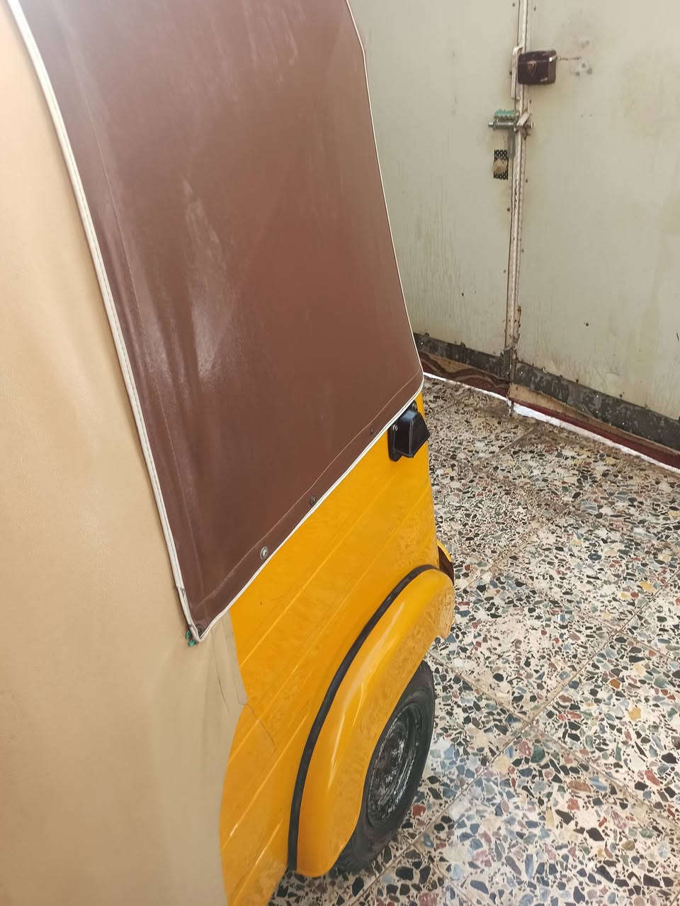 السلام عليكم للبيع تكتك موديل 2019 باسمي تحويل ثاني يوم بيها ضربه باللغد  معمره مكاني حي اور سبع قصور السعر 6250 وبيها مجال
***********
