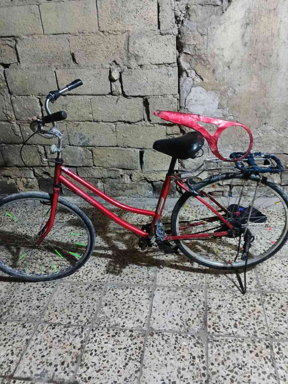 السلام عليكم بايسكل للبيع حجم 27بايسكل نضيف نقصه فقط السوبايه طاكه سعره60وبي مجال مكان بغداد الشعله اجكوك التواصل خاص او علا الرقم  ***********بي وتساب ايضن
