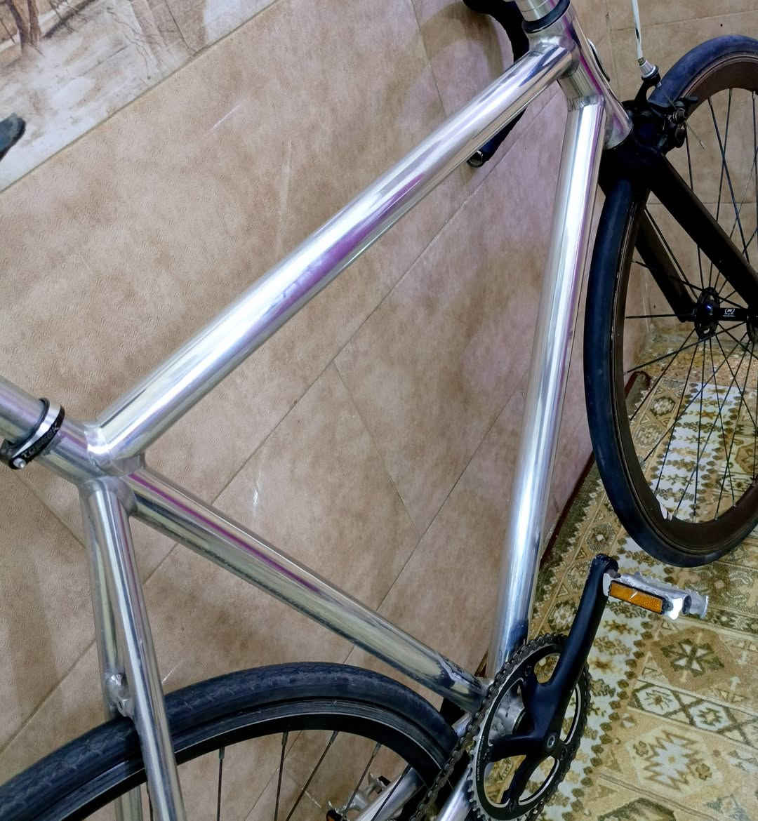 السلام عليكم شلون كباتن الغوالي 🌄
متوفر للبيع دراجة فكسد  مميزة كلاسيك 😊😍

معدن  الدراجه // فول المنيوم 🤩☺️

قياس فريم // 56  فريم عالي 🤩☺️

ويالة الدارجة // ماركة نوفتك اصلي  بولبرن فول سلاسة ومتانة 😍🤩

نظافة الفريم//99*100🥰🤩

سعر 220  الف وبيها مجال  شراي 
بغداد القاهرة قرب حلويات عدنان//***********
