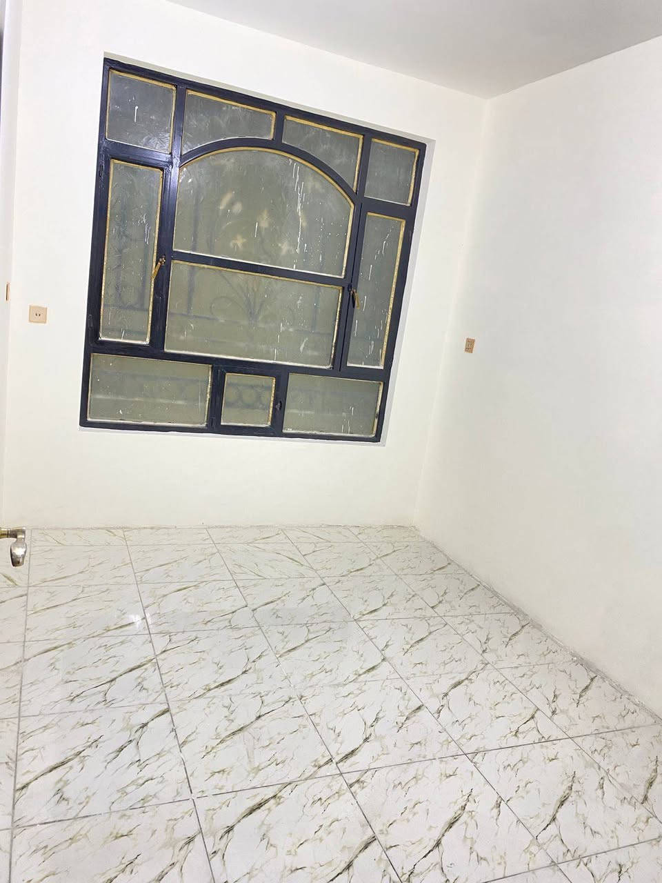 السلام عليكم 
مشتمل للبيع بشعب عقار الثانيه كويتي/مساحه 63/واجهه 3وربع/نزال 21/تفاصيل المشتمل /طرمه استقبال حولي خدمات مطبخ/غرفتين فوك/للاستفسار ابو ريحانه 
الهاتف ***********
واتساب ***********
