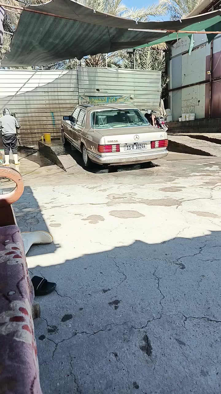 السلام عليكم اخواني 
للبيع للببع للبيع 
للجناي والي يبع ويشتري بيهن وعلى باب الله 
لان السعر ب 55 
التفاصيل
موديل 87
رقم بغداد انكليزي 
كير محرك بلاد 
محرك لا تنقيص ولا تبخير 
فتحه شغاله طكتين
دبل مروحه 
دبل هورن 
بريك نظام ABS 
دبل اريل بس واحد شغال كهرباء الثاني ماكو 😆
تخم تاير 
داخل جلد نظيف 
دشبول لافطر لاكسر 
كيجات كلها شغالة 
كمبريسر جديد شديته بس بعدني ماشحنت غاز
بور جديد مال شبح
طوافه جديده
عنبار بريك جديد
حداديه ماكولك 80 بالميه و70 بالميه 
اكولك نص عمر احسن 
 وهي اعتقد بس لاستيك رباطات لو رواط 
الجام امامي كهرباء 
خلفي جوبي 
جامة الصدر بيها سجه فالته سويتها بيدي وفلتت ماعرفت اضبطها ماطورها شغال 
نقص نفاضه بطانه وره السايق
ويدة جوبي خلف الصدر
وكفر مرايه جانبيه جهة الصدر 
والكير بيه هاف من النمره الثانيه للثالثه بس بالكبس يبين 
بس اذا سياقه عاديه ما يبين الهاف
كهربائيات كلها شغاله 
لايت زنون عالي ناصي
البدي رصعه باب الصدر 
وصبغ جاملغ امامي جهة الصدر واكع منه بحدود ٤ اصابع
الهلالات الخلفيه واحد بيه شخوط جهة السايق والثاني جهة الصدر بيه فطور الصبغ 
والسلايت صبغ واكع منه 
وحواف البنيد من يم يم الجامه الاماميه 
هاي كل تفاصيلها 
والسياره لا موكفتني ولا متعبتني وانكر سلف واطلع محافظات بيها 
وحتى اي شخص يجي يتعنى ويشوف نفس الي كاتبه هنا وما اتفشل وياه
وماريد احصل مسبه لوالديه 
اريدلهم الرحمه 
ومكلفتني اكثر 
ومكانها حله 
***********
والخاص هم موجود 
واسف على الاطاله اخواني
