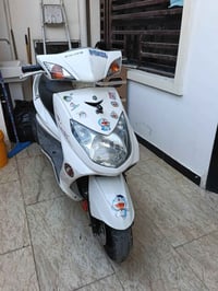 سكنس فحل للبيع دراجه رمبه جديده بس كفراتها شويه تعبانه بيها كامرات كام...