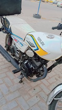 دراجه للبيع اخت الزيرو صار شهرين من اخذتها كلشي مكفول بيها ضمان الشركة...