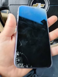 ايفون 11 مبدا شاشه اصليه وصار بيها هاذا الفطر ما يضر شي  ذاكره 128 بطا...