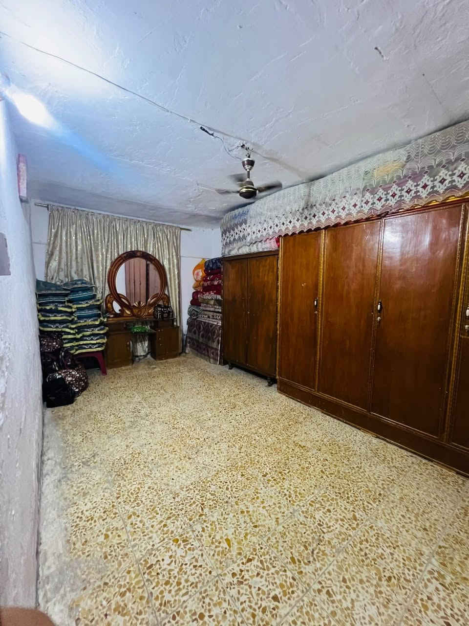 السلام عليكم بيت للبيع مساحة 200 في منطقه الافين قرب شارع المستشفى وقريب على مدارس البنص البيت مصفر قاطين البيت بناء جديد 2012 يحتوي على اربع غرف اثنين في بكل طابق غرفتين  ويحتوي على هول واستقبال وصاله ومطبخ والبيت بيه محل تريد تفحته اي شي تريد اسوي مخزن
***********
السلام عليكم بيت للبيع مساحة 200 في منطقه الافين قرب شارع المستشفى وقريب على مدارس البنص البيت مصفر قاطين البيت بناء جديد 2012 يحتوي على اربع غرف اثنين في بكل طابق غرفتين  ويحتوي على هول واستقبال وصاله ومطبخ والبيت بيه محل تريد تفحته اي شي تريد اسوي مخزن
