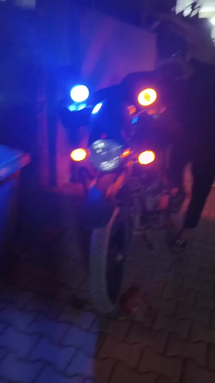 سلام عليكم بوكسر 22 دراجه بيها صوت جواكيج اوراق ضايعه غير هذني كفاله عامه كلشي جديد ونضيف كهربائيات شغاله سلف هندر شلعه ومعدل سعر 950 ييها مجال مكاني غزاليه متواجد واتساب ***********
