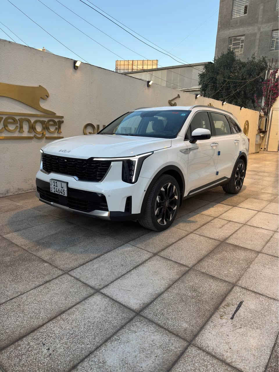 السلام عليكم من رخصه الادمن 

عندي كيا سورنتو 2025 خليجي للبيع 
مواصفات السياره 
بيها ضربه جاملغ وبنيد بدون دواخل 
ماشيه 40 كيلو 
داتا شو 
داخل ابيض
كشنايت كهرباء 
جنطه كهرباء 
3 قطعه تبريد 
سبعه راكب
6سلندر 
اربعه انظمه قياده التحكم موس 
كير موس 
سايد بريك بصمه 
بصمه تشغيل وابواب 
اشاره ترحيب 
مرئي شفط 
ويل 20 
مانع انزلاق ونحدر وصعود مرتفعات
مناخ منفصل 
وبعد بيها هواي مواصفات 
السعر 285 وبيها مجال 
رقم بغداد بسمي تحويل ثاني يوم السياره كلش حلوه وجديده كير ومكينه وصدر امامي خلفي وتايرات وتبريد كهرباىيات كلها على وضع الشركه مكان السياره بغداد الشعب او كراده الاستفسار الاتصال على الرقم *********** بغداد, العراق
