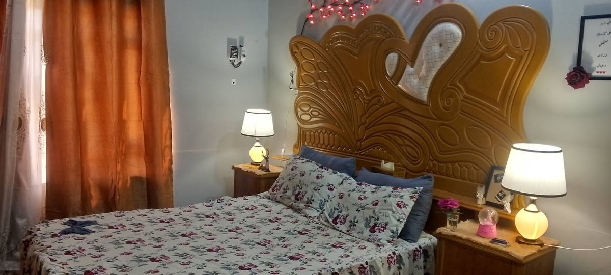 السلام عليكم غرفه نوم خشاب عراقي  6×5الغرفه مال عريس جديد  نضافه 100% تزكام السعر 1.900 بيه مجال للشراي  عبر هاذ الرقم الستفسار :***********
