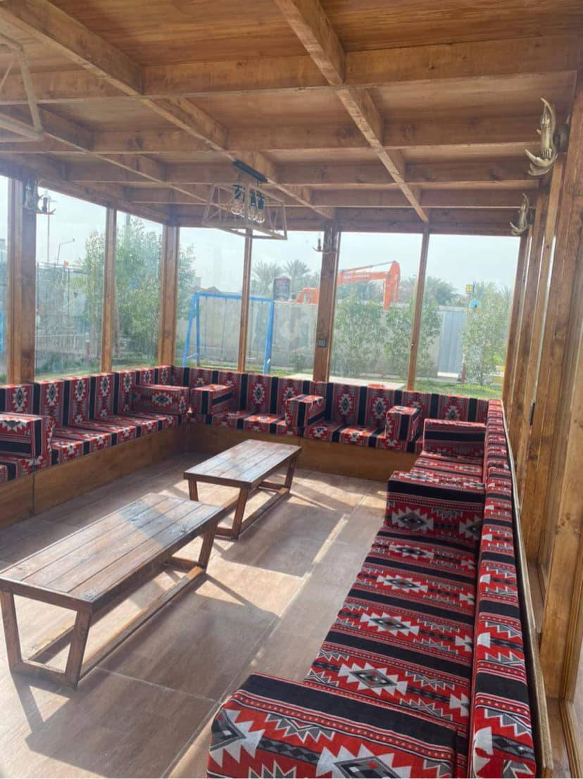 ويه شركه الانجاز دلع بيتك.            
ديكورات وموديلات خشبيه 
خشب طبيعي الماني مجفف مقاوم للماء والحراره 
*جلسات مغلقه ومفتوحه بالحدائق  او اي مكان حسب القياسات المطلوبه 
*اسيجه وديكورات تزين حدائقكم حسب طلبكم 
*سقائف خشبيه بجميع التصاميم والقياسات -
* تغليف جدران داخليه وخارجيه وتغليف مناور وواجهات 
عمل التصميم واللون حسب طلب الزبون 
للاستفسار مراسله الصفحه او على الواتساب ***********
