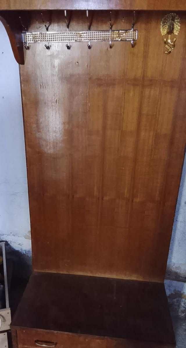 غرفه للبيع صاج مستعمله كنتور مع ملحق 6 ابواب
واتس اب ***********
