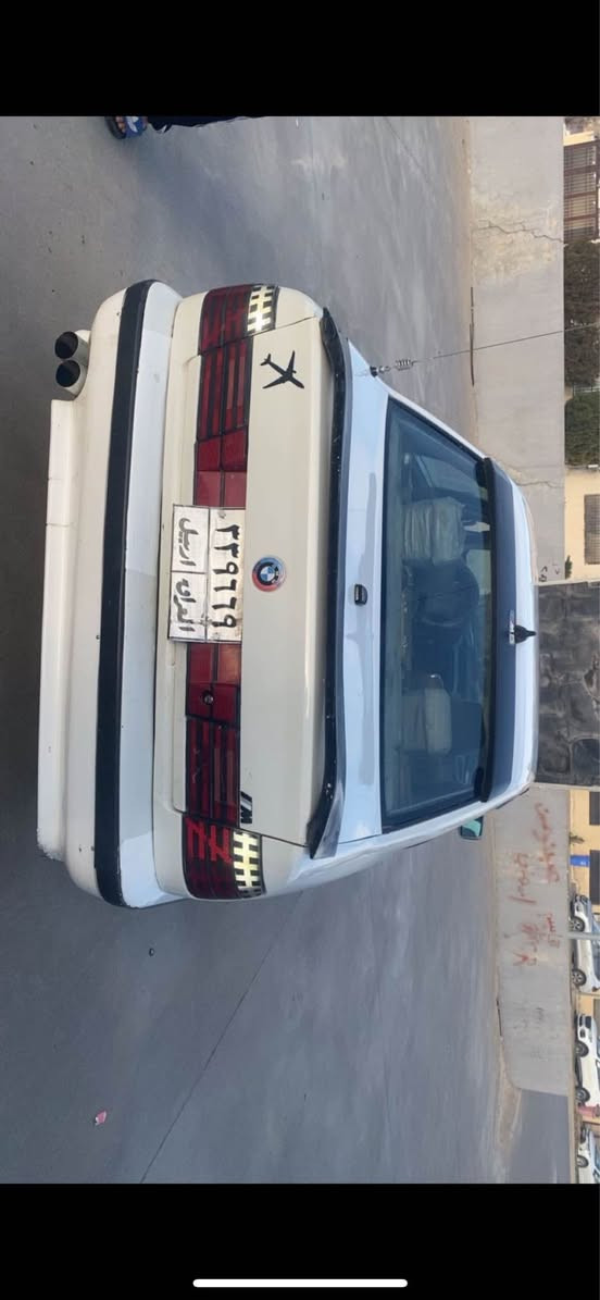 BMW 525كبس 
سعر32 ماتوقع اكو هيجي سعر بس محتاج فلوس ( ومطلوبه غرامات4 ورقات يعني سعرها 28  ورقه قففل!)
سياره كلها بشرط محرك شرط 
كير شرط جاترك 
تبريد شغال 
سياره كاعده ومنصوبه 
كير عادي 
جامات كهرب سياره مكفوله وشرط التحويل ماكني اربيل 
رقم لتوصل *********** أربيل, العراق
