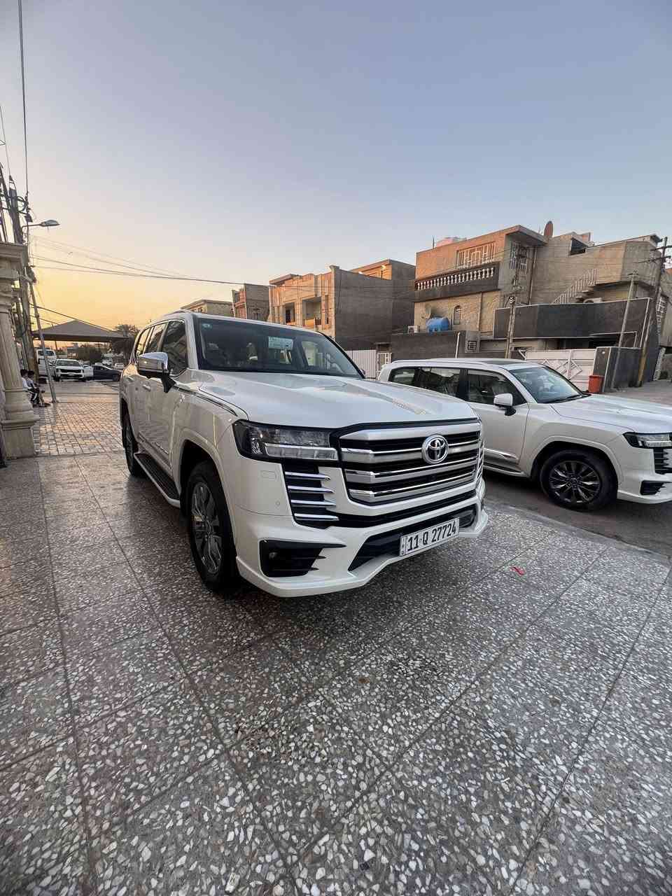 لاندكروز بريم 2024 فول 1/1 مكفولة كفالة عامةعدا كم رصعة بل بنيد تقريبا 6 هيج منبينات وسيارة جديدة جدا وبسمي ماشية 23 الف كيلو فقط بحالة الوكالة 
حساسات امامي خلفي 
جلد كشنات كهرباء 
كامرة خلفية دوارة 
كامرة امايمة 
كامرات جوانب
تحكمات وارليس شحن
ومعروفة بقية الموصفات بيه 
مكان السيارة بغداد  البنوك 
سعر السيارة 672

وسعرها مناسب وبل عافية ع ياخذها 
***********
