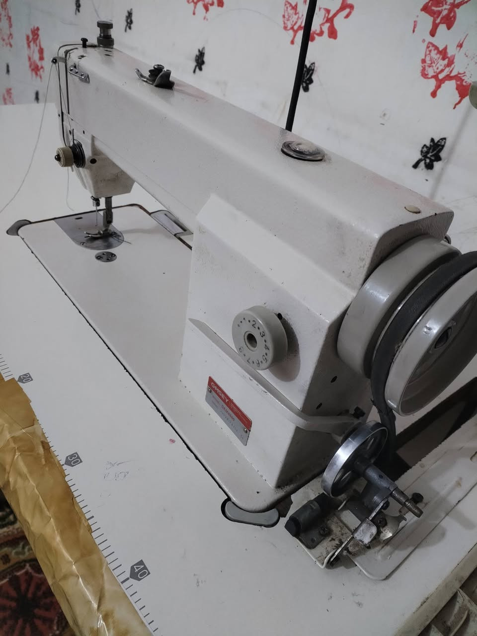 السلام عليكم مكينه خياط صناعيه مابيها اي ضرر سعرها 200وبيها مجال مكان ورديه خارج ***********
