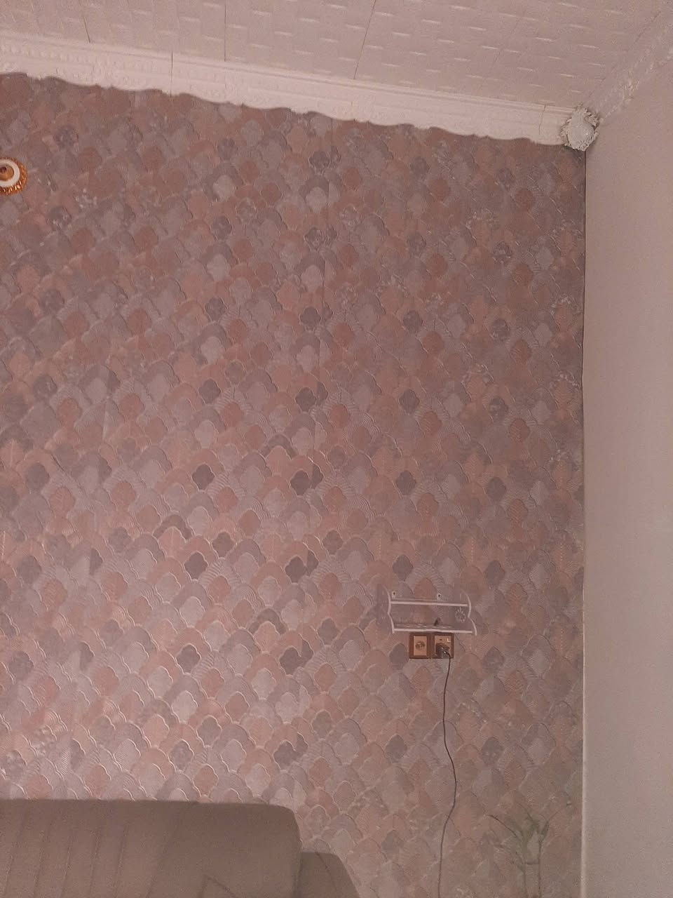 بيت ١٢٠ واجهه ٦ ونزال٢٠ حي اور نهاية سايدين المدرسة الايرانيه بيت على ساحه حديقه. ترمي جديد درجة أولى عكادة. 
استقبال صاله مطبخ غرفة منور حمامات خارجية وداخليه.
غرفة فوك بيتونه.
مطلوب عقاري ٨٠  وتسديد كل شهر ٣٩٠ والسعر اريد ١٤٥ يعني السعر الكلي ٢٢٥ .
تواصل على هذا الرقم ***********
