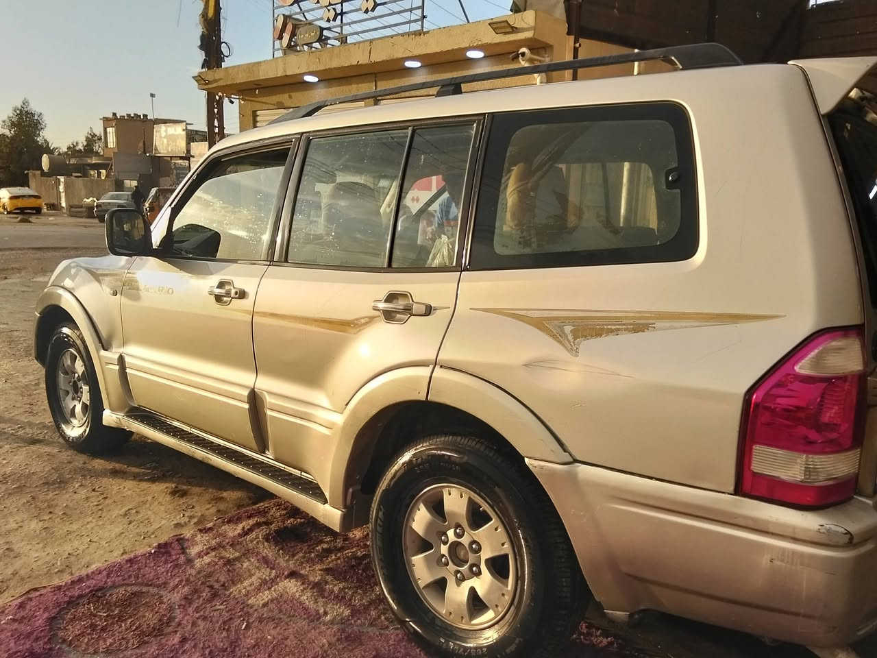 سلام عليكم باجيرو 2003
1_رقم بغداد نكليزي باسمي 
2_دفع رباعي
3_سته6 سلندر
4_محرك3000
5_فتحه سقف 
6_مشروع وطني
مكاني بغداد حي النصر ***********
