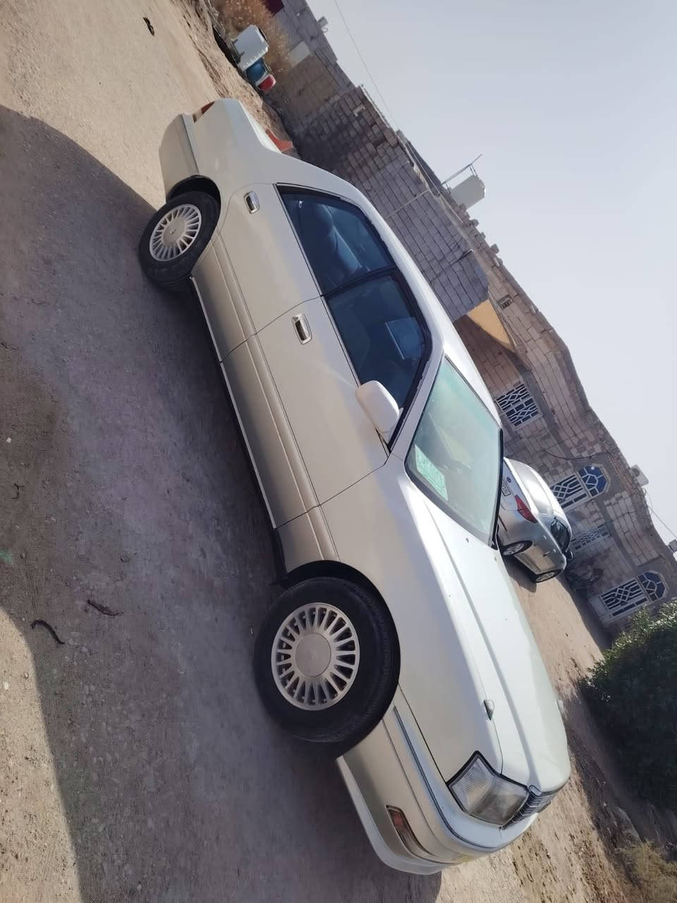 للبيع راس ثور فلات مكفوله من كصه من نقل جثه من ضربه كير محرك فيفيتي سياره فول كرستال اصل اربع كشنات كهرباهيه فيشتين سنويه 28 رقم نبار رعيه بل بصره سعر 95 بيه محال حداديه تخم تاير دواخل كهربيات كله شقاله سياره بعد احله من الصوره مكان السياره بل البصره هارثه ***********)
