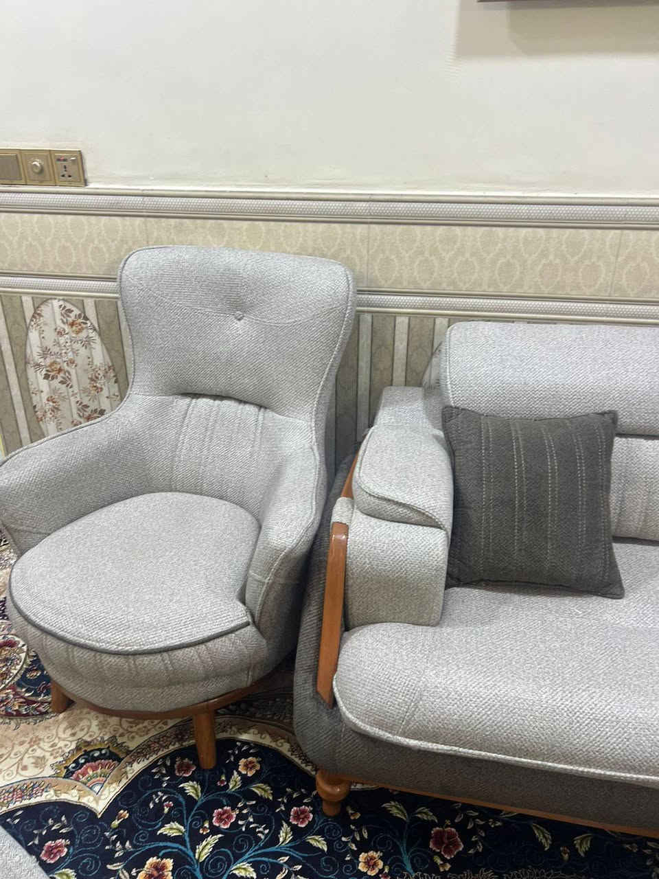 تخمين قنفات للبيع الرصاصي جديد تركي صارلي شهر من أخذته ومرهم أخذته مليون و٧٥٠ ابيعه ب٨٥٠ وبي مجال بسيط وجوزي نجاره أريده ب٥٥٠+964 771 935 3688
