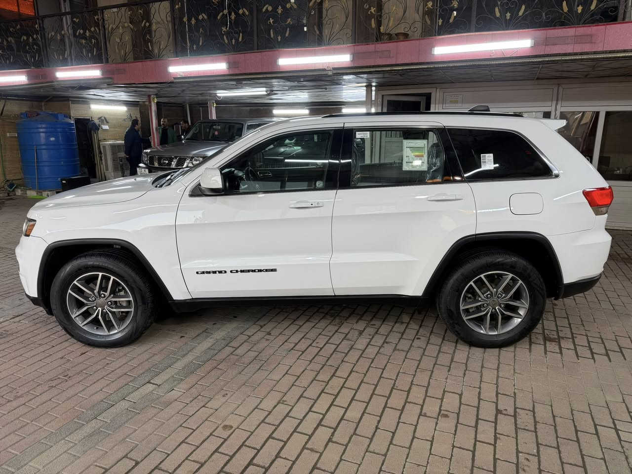 السلام عليكم
السعر 205 ورقة 
جيب لاريدو 2017 
محرك 3600 حساسات خلفية 
شفتات ستيرن شاشه  كامره
لايت زنون عالي وناصي 
بدون صبغ فقط دعاميه 
مكان سيارة بغداد جميلة 
***********
