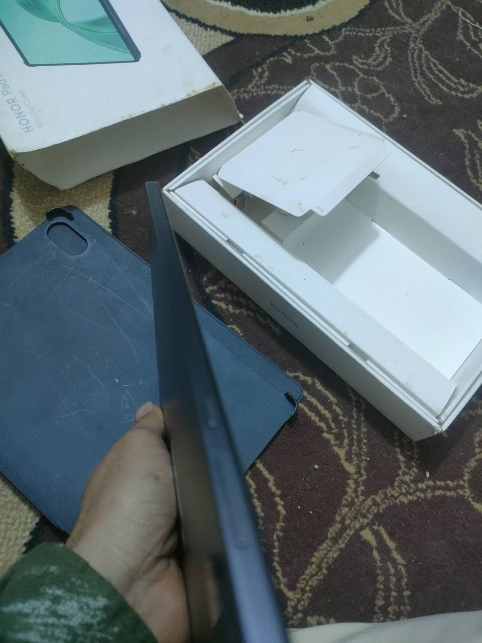 ايباد هونر للمراوس بتليفوت زين حته لو انطي فرق  ولا شخط بي حالة حال الجديد 
موصفاته تخبل 
سماعات 4
 ذاكرة ١٢٨ 
عشوائية ٤+٤ يعني ٨
بعد بي هواي موصفات 

رقم ***********
