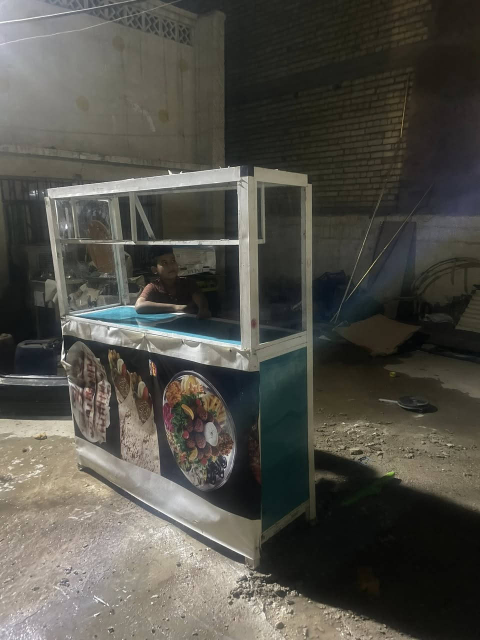 جام خانه وميز للبيع عنوان بغداد حي اور وموجود توصيل عن طريق شركات للي يريد سعر مناسب قطعه ب١٠٠ بلواقع احلى من صور وجاهزات ما عوزهن شي رقمي***********
