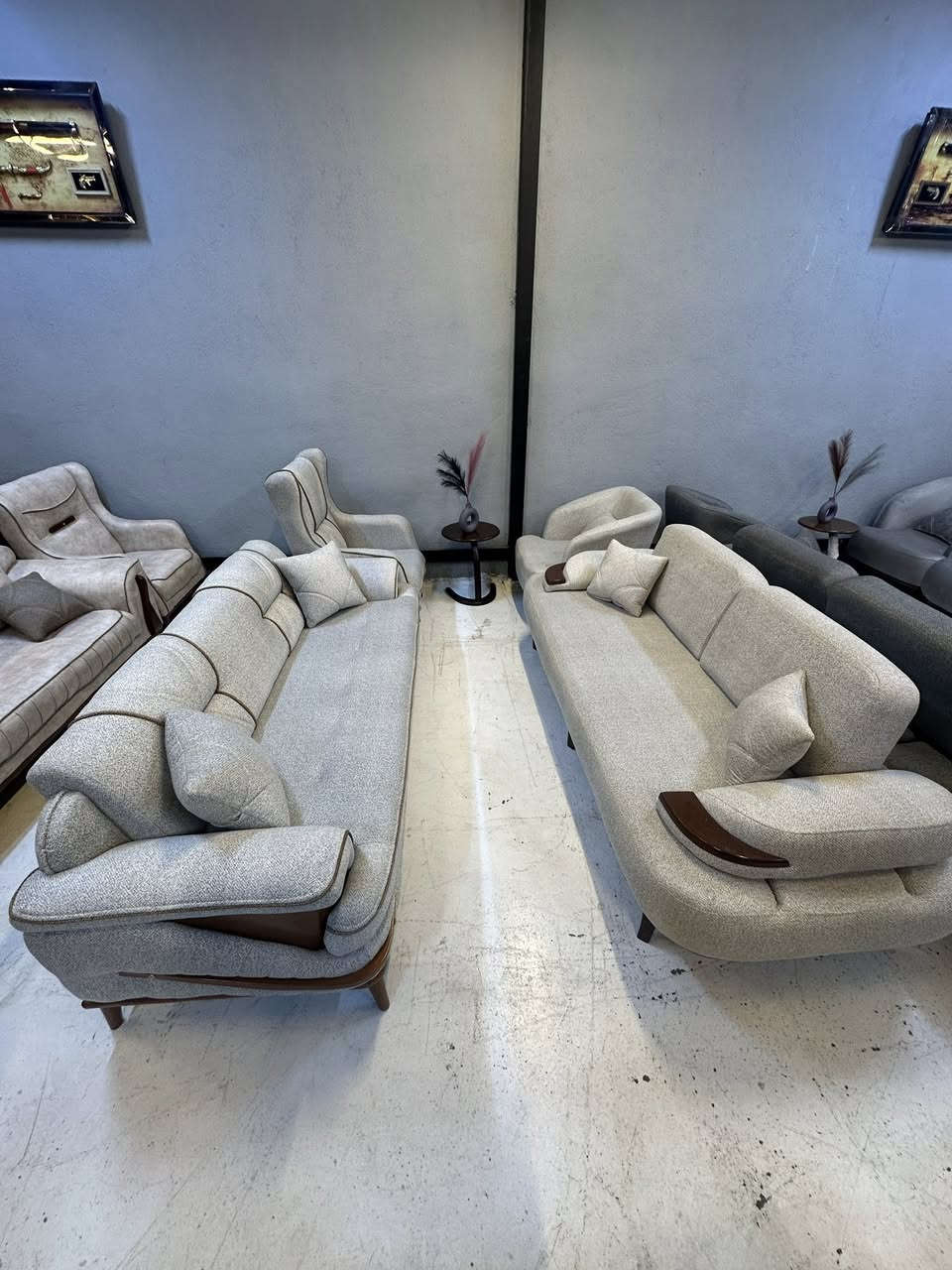 � عرض خاص وتخفيضات قويّة 🔥
من معرض ومزاد البركة للاثاث

✨ تخم جديد – 10 مقاعد ✨

🪵 هيكل خشب زان أصلي قوي ويدوم
🛋️ العدد:
• 2 قنفات ثلاثية
• 4 كراسي
🧽 سفنج درجة أولى مريح
🌍 تخم مستورد تشطيب مرتب وجودة عالية

💰 السعر: 980 ألف فقط
⏳ عرض خاص لفترة محدودة

📍 العنوان: بغداد – الدورة – شارع المعلمين – قرب السقيفة

📲 للحجز والاستفسار واتساب:
***********
***********
