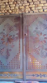 بغداد • لونه غامق • فيه تراب