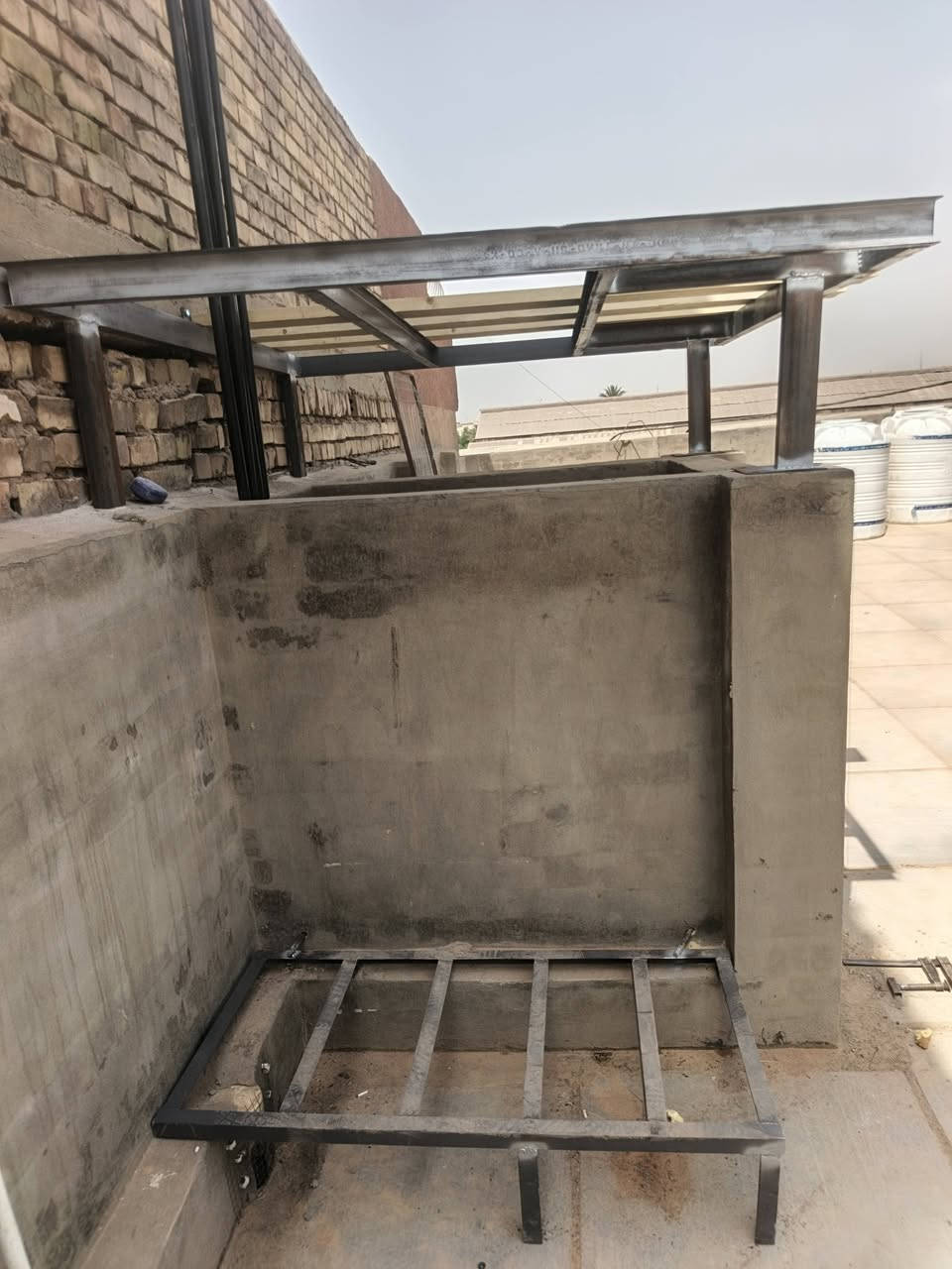 سلام عليكم حداد متجول في بغداد تم عمل قواعد تانكي عدد اثنين وعمل قاعده سخان عدد اثنين في كم ساره ***********

