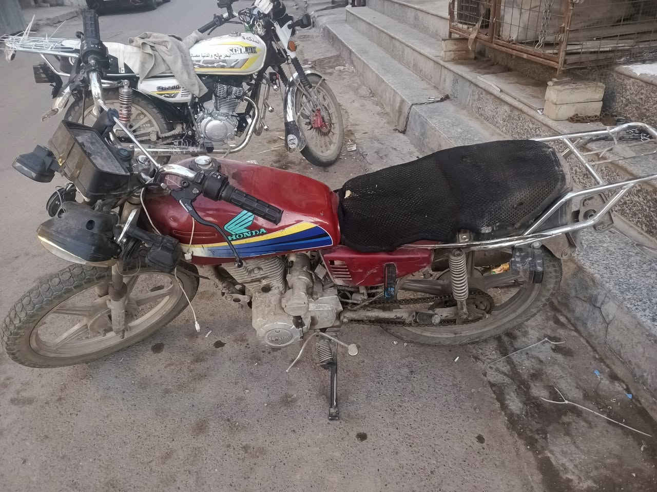 من رخصت الادمن كومة حديد مابيهة شي تشتغل ناقصهة بس كابريتر مكان بغداد الطوبجي سعر200 رقم ***********
