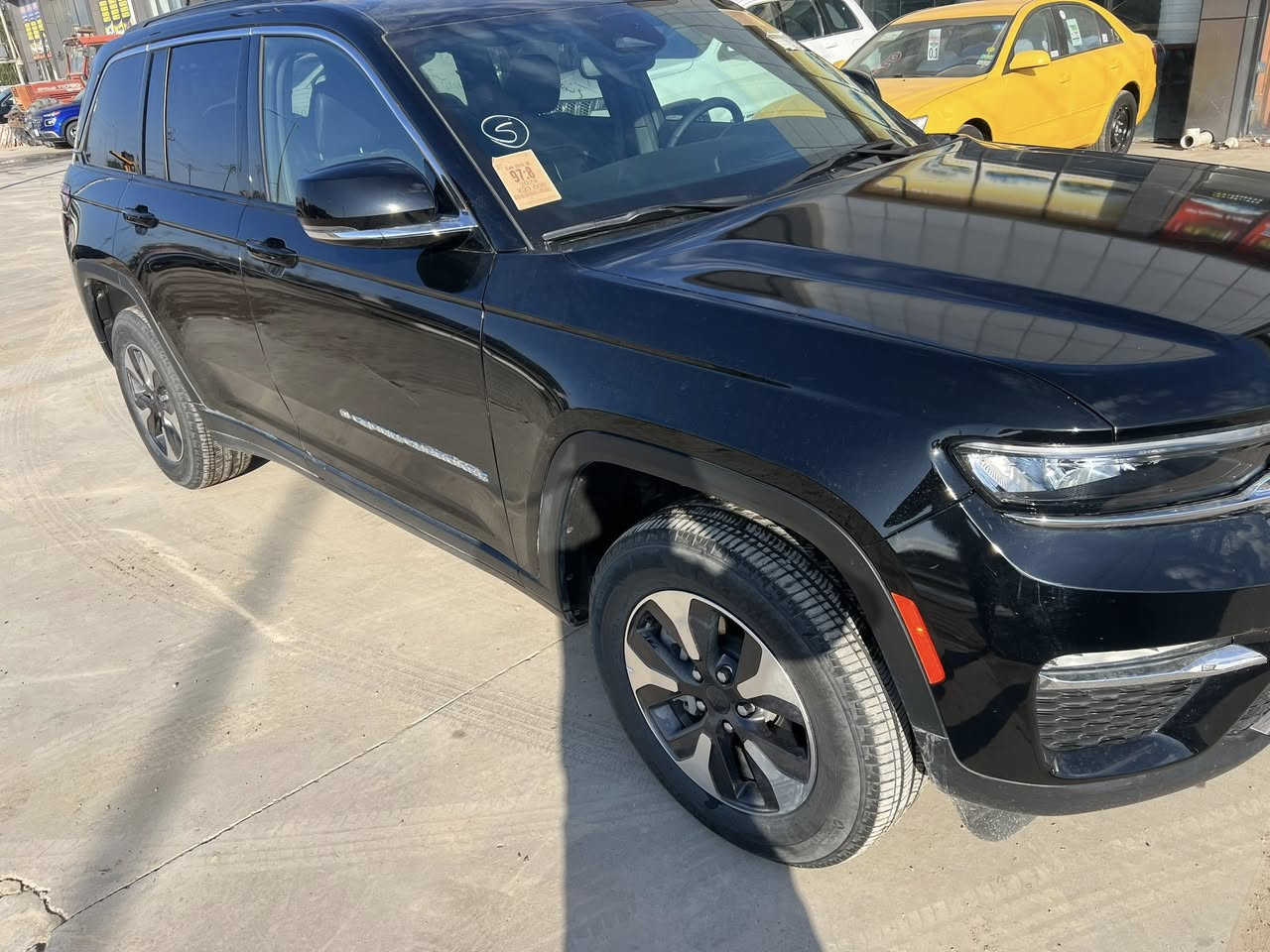 وارد امريكي فول بدون ايرباك ضررها فقط شباك ومازدا تعتبر كلين
‏ Grand Cherokee limited 4Xe 2024 2.0L

  فول مواصفات ماشيه 33 الف ميل 

 رقم فحص

معفيه من الكمرك وكلشي 

🟫 حجم المحرك ٢٠٠٠ تيربو جارج ٣٧٥ حصان مع محرك الكهرباء اسرع من الهيمي

نظام الشحن : الشحنة الوحدة تمشيك ٤٥ كيلو بدون بانزين نهائيا يعني بالداخل متحتاج بانزين بس اشحن كهرباء  

  محرك تيربو + هايبرد + بلك ان🔌

 جميع الايرباكات  سليمه   كامله

صور امريكا موجوده  بالمنشور 

🔴 2 ثنين شاشات

🔴 حساسات خلفية

🔴 ‏‎حساسات جانبيه بالمري

🔴 خمسة راكب 

🔴 رادار 360 درجة 

🔴  تحديد مسار   

🔴  تبريد قطعتين 

🔴خمس انضمة قيادة 

🔴 بانوراما 

🔴 دفع رباعي. 

🔴 كير ماوس مع وضعيات القياده المختلفه للجبال والطرق الوعره والرمال والطين

🔴 شفتات ستيرن 

🔴 هاند بريك بصمه 

🔴 ️مقود جلد + تدفئة 

🔴 شفتات ستيرن

مواصفات 

1️⃣ لايتات لد 

2️⃣ هيترات في الكشن 

3️⃣ شاشات دجتل شاشه كبيرة مع نفكيشن GPS بدون نت 

4️⃣ كراسي خزن ميموري  

5️⃣ سستم صوت ALPINEو دمام خلفي بلادي 

6️⃣ تشغيل عن بعد

7️⃣ نظام محاكاة العجلة الذكي 

8️⃣ نظام ملاحة 

9️⃣ نظام قيادة ذاتية بريك امامي خلفي اوتو (توقف ذاتي عند السهو)     

🔟 السعر 318 و بيها مجال

للاستفسار : ***********
