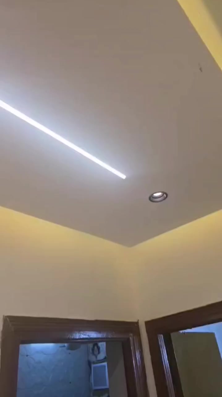 توجد شقه للبيع دور اول ديلوكس A
مجمع ام العصافير الشقق الجدد
مساحه ١٥٠ متر تتكون الشقه من ٣غرف وستقبال وصاله ومطبخ ومخزن و3بلكونات وصحيات عدد2 شقه جدا نضيفه جاهزه من كلشي وكفيلها يبقه بيها السعر ٢٩ للاستفسار الاتصال على الرقم *********** بي واتساب حسين ابو علي
