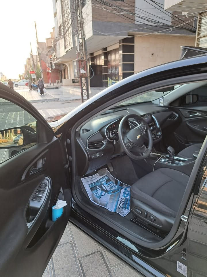 " السلام عليكم "
لليدور (نضيف ،مميز ، بدون صبغ )
_ شوفرليت " ماليبو "
_بلاك ادشن 
_  موديل { 2024 } 
_لون اسود   
_مواصفات  ' LT2 '
_ بانوراما
_رادار امامي 
_رادار خلفي
_رادار جانبي
_حساس خلفي
_داتا شو
_كامرة امامية تفاعلية مراقبة خط السير (تحذيرات)
_كامره خلفيه دواره 
_تحديد مسار 
_هاند بريك بصمه
_اوتو ستوب 
_مقعد السائق كهرباء
_مقاعد امامية تدفئة
_بصمه تشغيل وابواب وصندوك
_تشغيل عن بعد 
_لد امامي 
_كشاف نهاري
_ويل برمير حجم 19
_ تبريد مناخي منفصل 
_شاشة كبيرة تدعم نضام ابل كاربلاي + اندرويد اوتو(واير ليس) + جميع اعدادات السيارة + تحكم بالتبريد والمناخ
_ حادثها موضح بلصور
_شرط بدون دوخل 
_بدون ايرباك 
_بدون صبغ تبدل بلادي نفس اللون 
_ السيارة دخول جديد 
_ماشيه 21 الف بامريكا
_ صور الحادث مرفقه بالمنشور 
_ السيارة بحالة الوكاله وبكتلوكات الشركة من اصغر تفصيلة بيها لأكبرها حالها من حال الكلين تايتل
_السياره مرقم أربيل 
_  مكاني بغداد الكرخ 
_________________
                      ***********☎️

