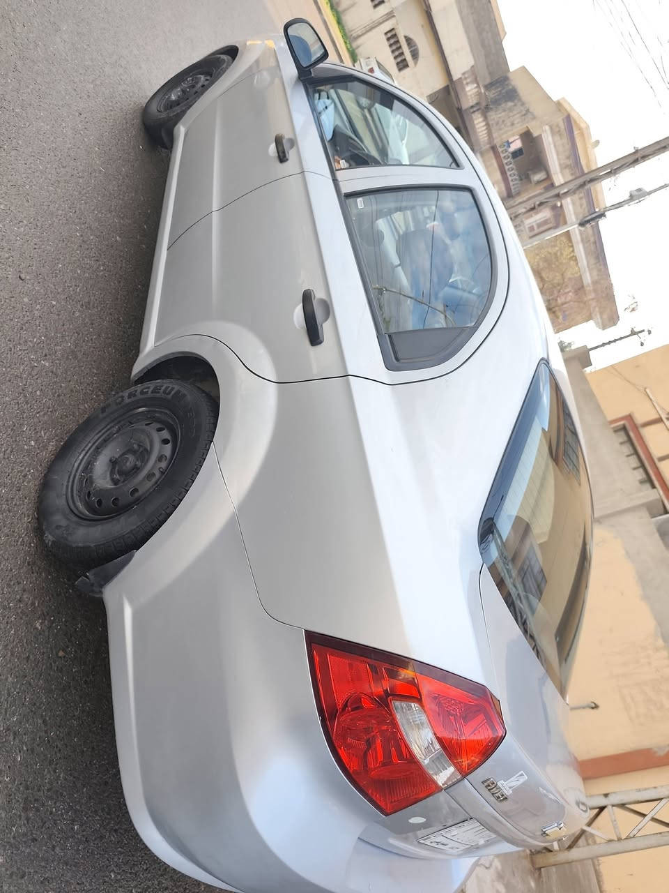 السلام عليكم سياره افيو للبيع 
 موديل 2008
 رقم نينوى الماني شرط التحويل 
كوبون ورقي
محرك كير  شرط 
صدر تايرات كلو نضيف تبريد تدفئه شرط
السياره كلين  ما بيها صبغ فقط دعاميات جماليه
 والسياره احلى من الصور
 وعلى اخر حبة متصرف عليها ربع
السعر 67$ وبيها مجال
للاتصال ***********
